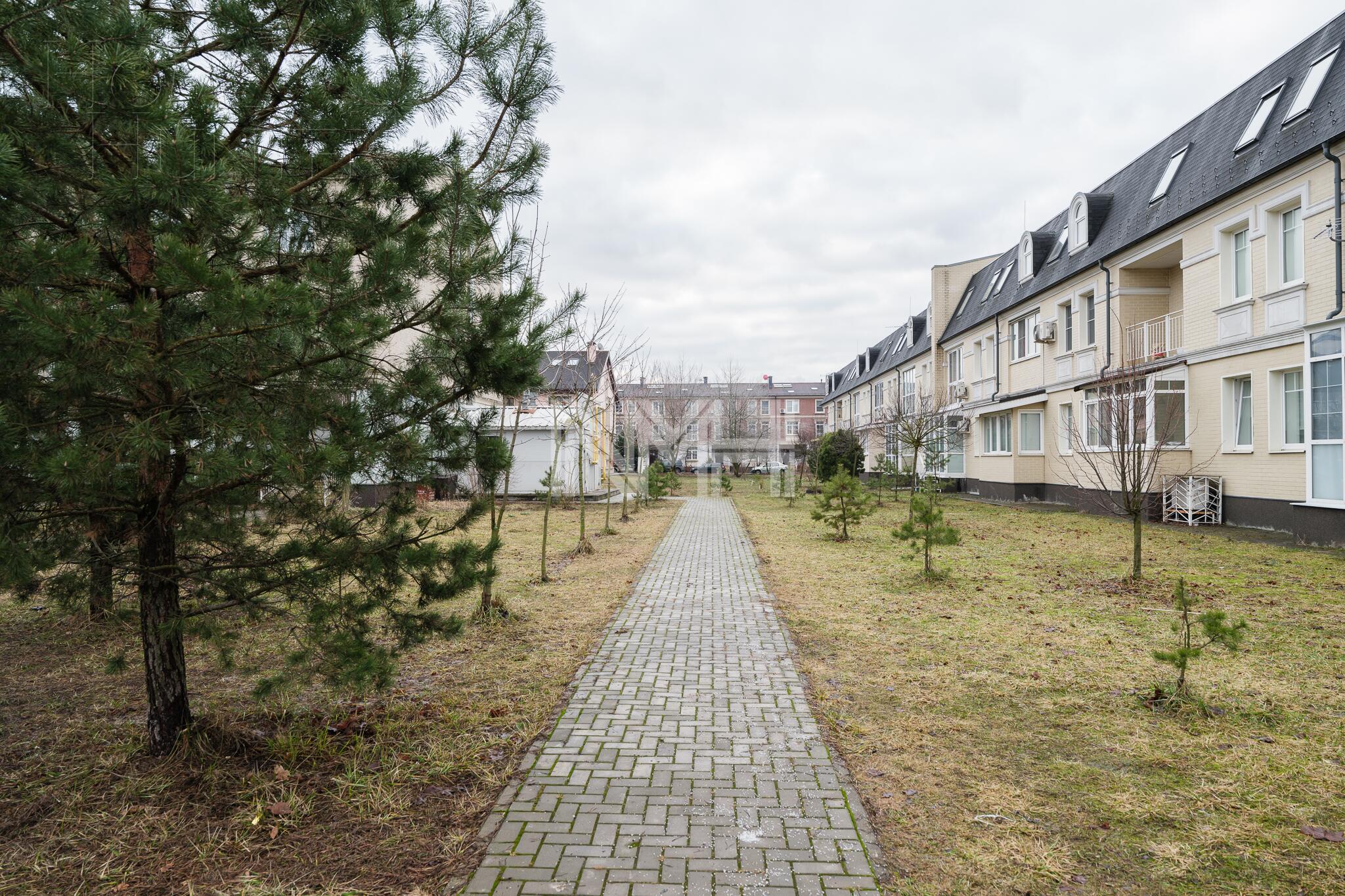 2-этажный таунхаус 380 м² без отделки