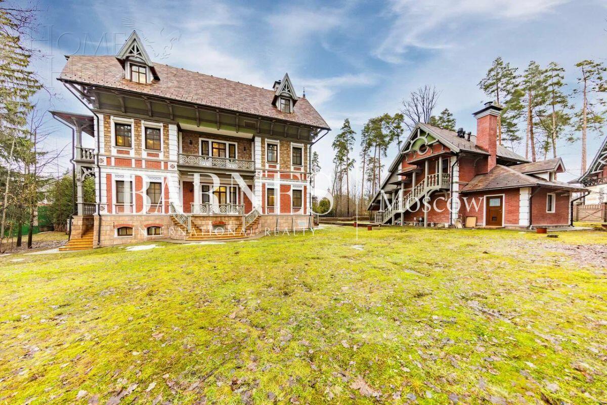 3-этажный коттедж 697 м² с отделкой