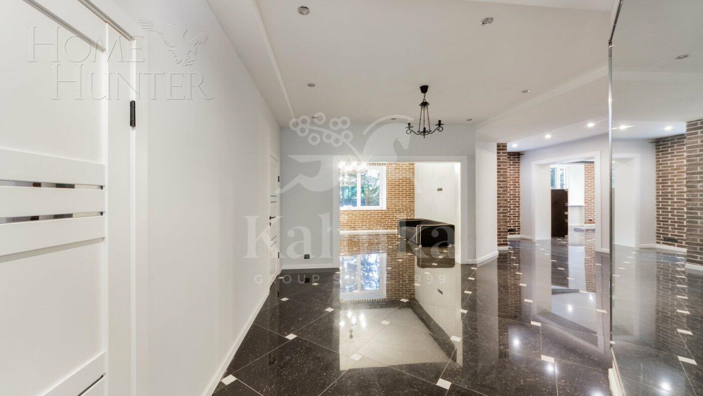 4-УРОВНЕВЫЙ ТАУНХАУС С ОТДЕЛКОЙ 370 М² НА 1 ЭТАЖЕ