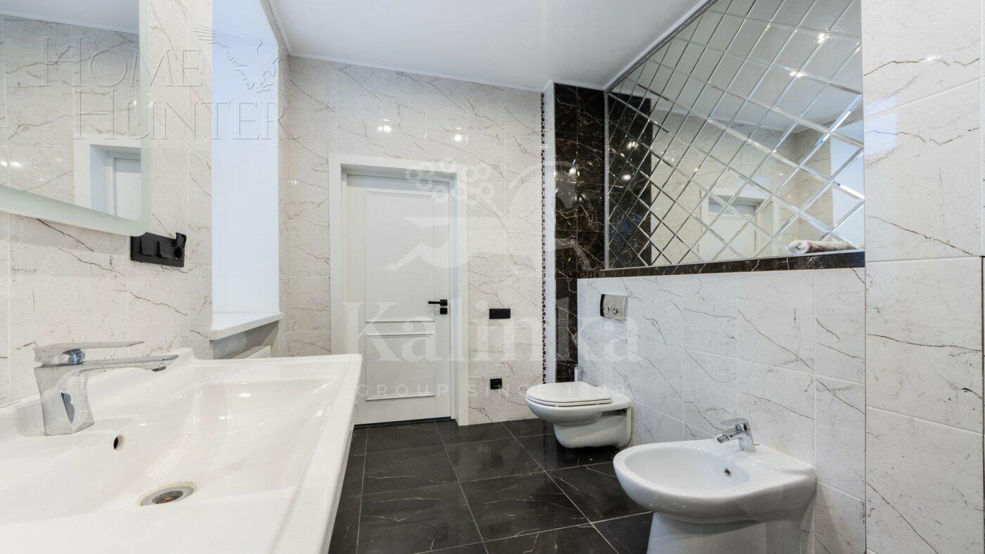 4-УРОВНЕВЫЙ ТАУНХАУС С ОТДЕЛКОЙ 370 М² НА 1 ЭТАЖЕ