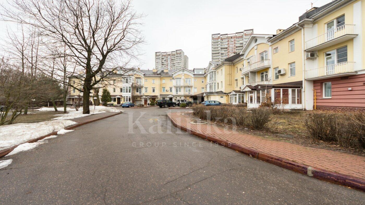 4-УРОВНЕВЫЙ ТАУНХАУС С ОТДЕЛКОЙ 370 М² НА 1 ЭТАЖЕ