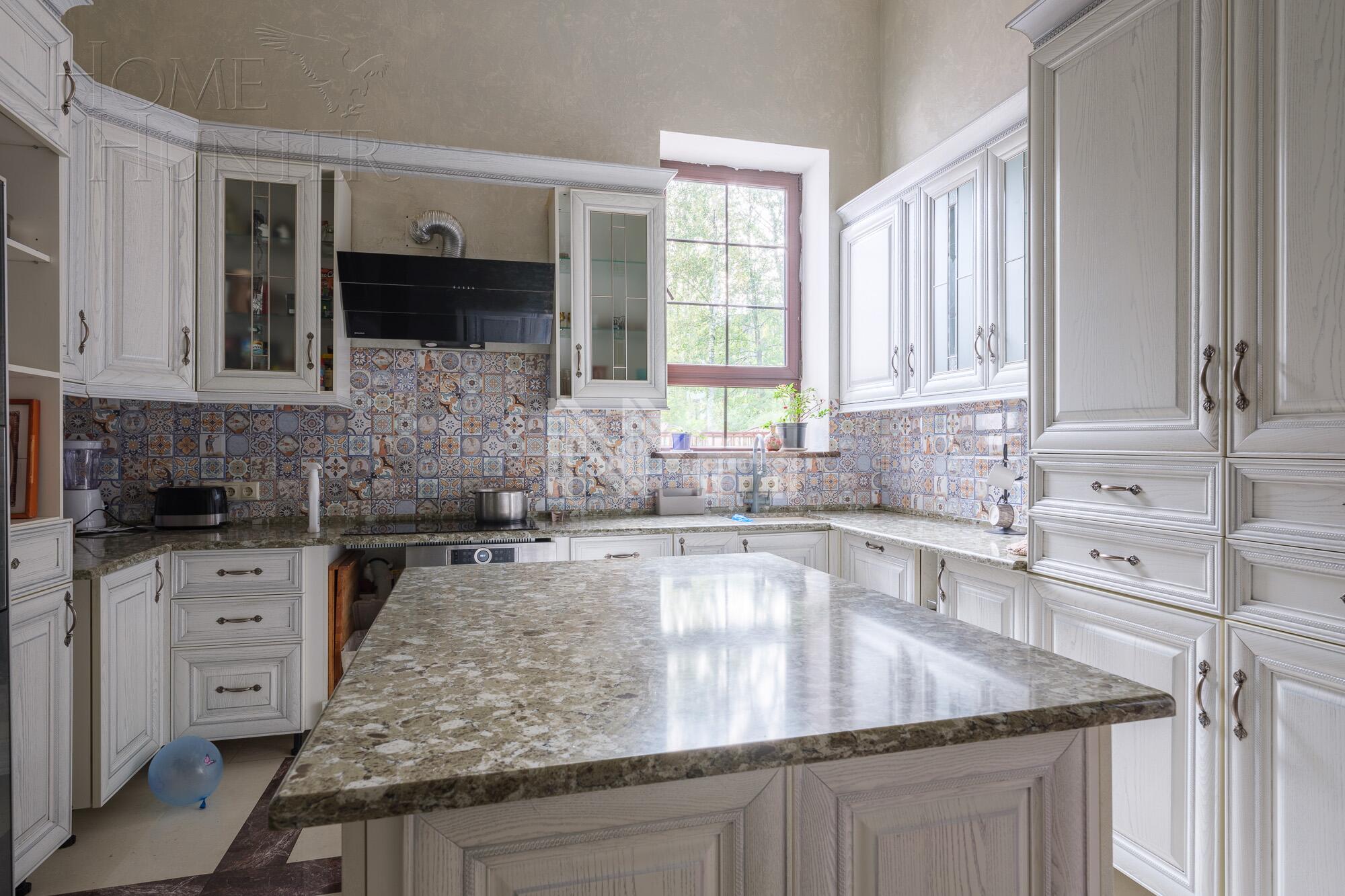 2-этажный коттедж 800 м² с отделкой