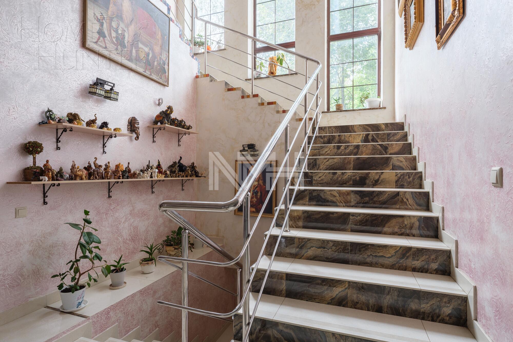 2-этажный коттедж 800 м² с отделкой