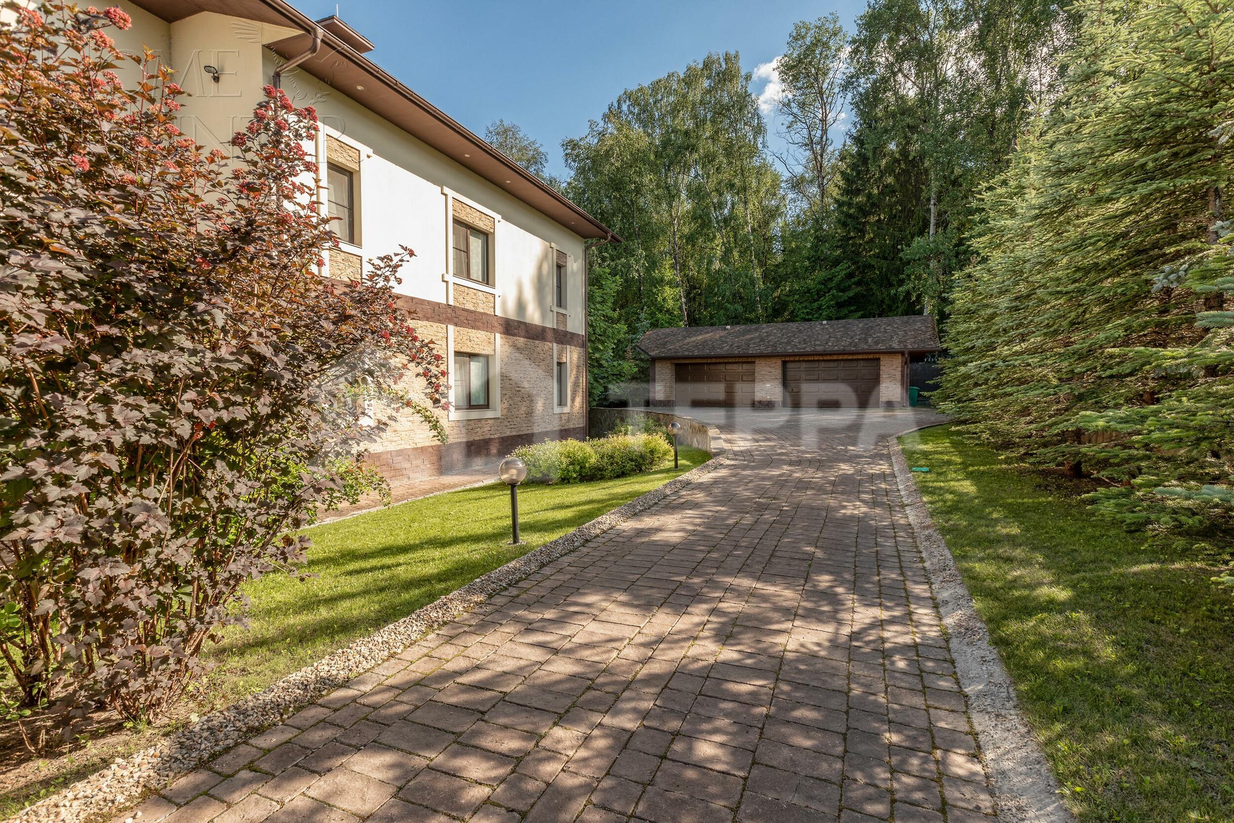 2-этажный коттедж 2 000 м² с отделкой