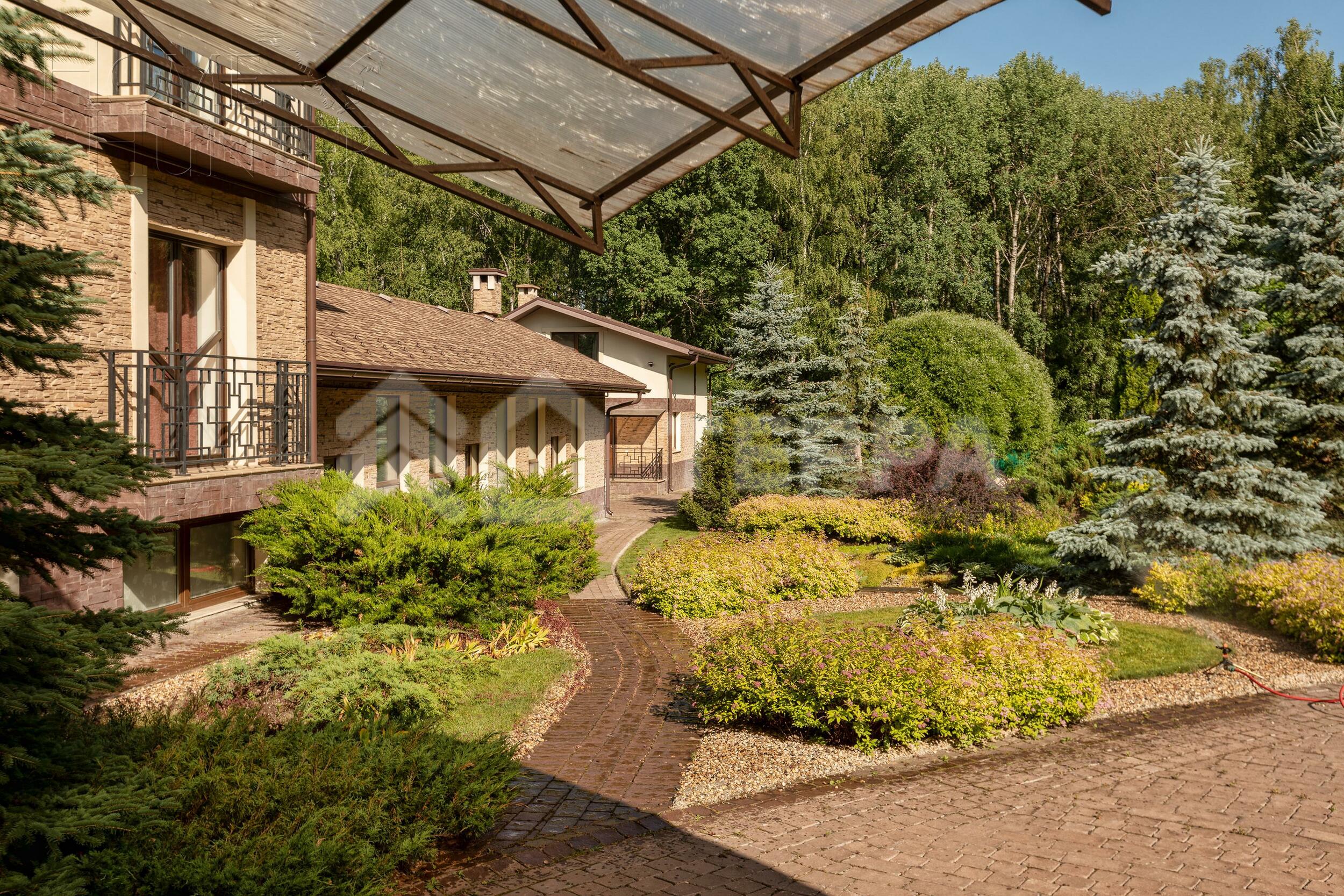 2-этажный коттедж 2 000 м² с отделкой