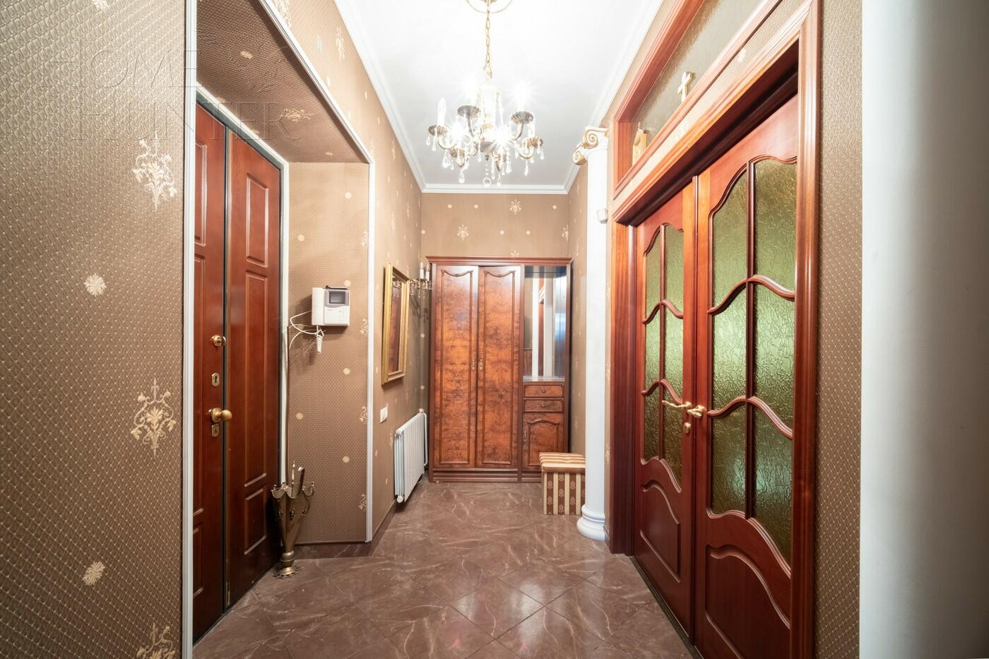 2-этажный коттедж 600 м² с отделкой