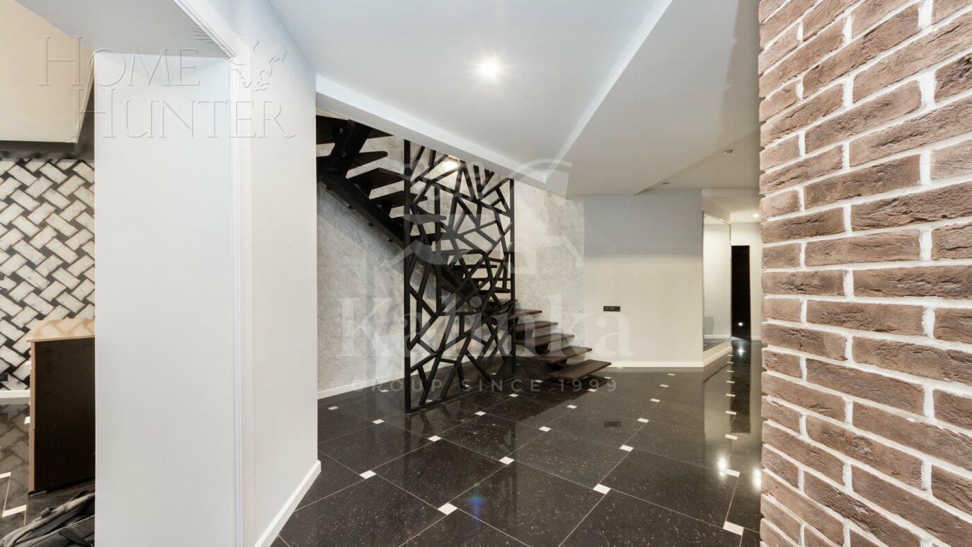 4-УРОВНЕВЫЙ ТАУНХАУС С ОТДЕЛКОЙ 370 М² НА 1 ЭТАЖЕ