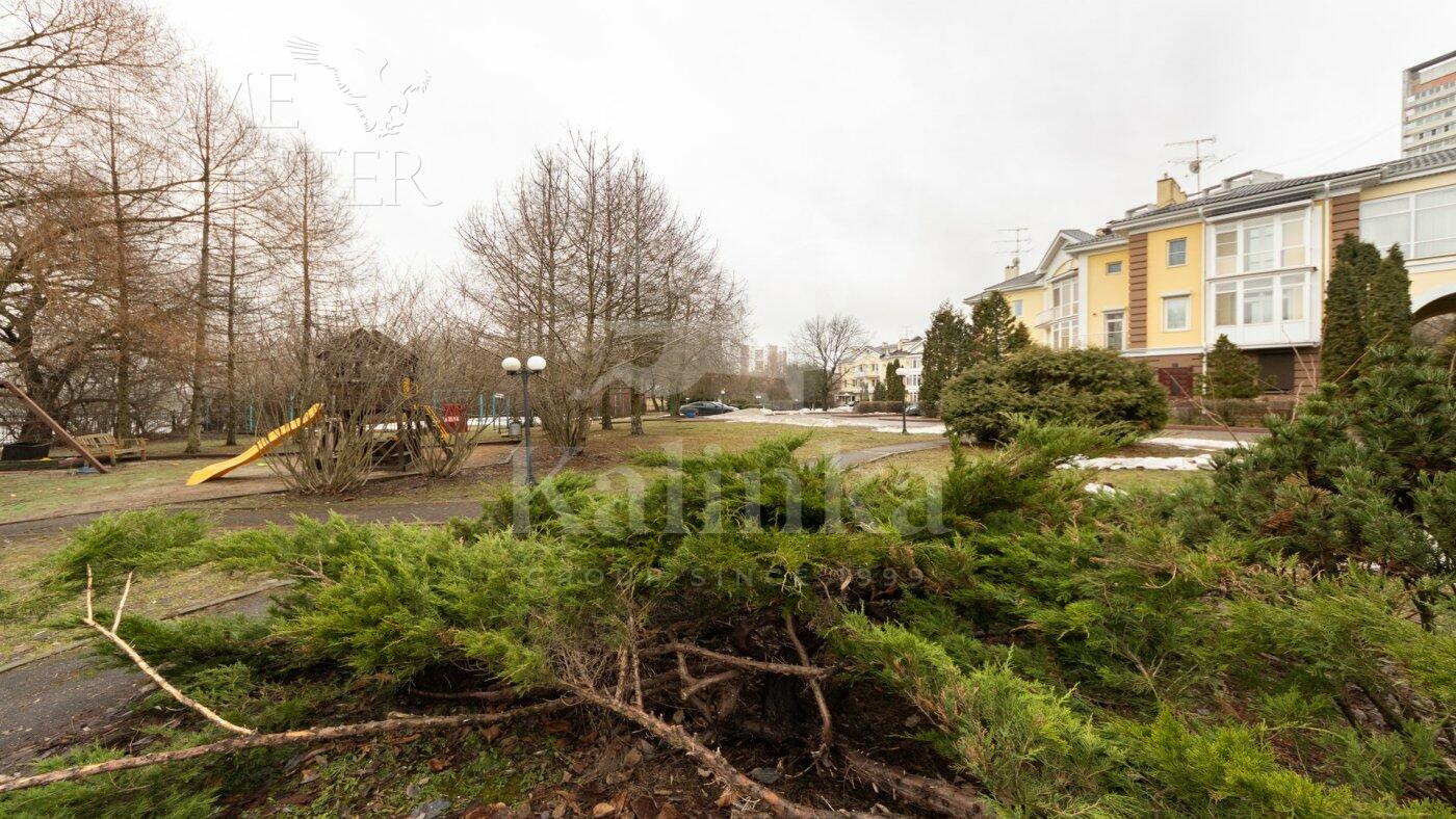 4-УРОВНЕВЫЙ ТАУНХАУС С ОТДЕЛКОЙ 370 М² НА 1 ЭТАЖЕ