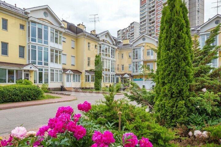 4-УРОВНЕВЫЙ ТАУНХАУС С ОТДЕЛКОЙ 370 М² НА 1 ЭТАЖЕ