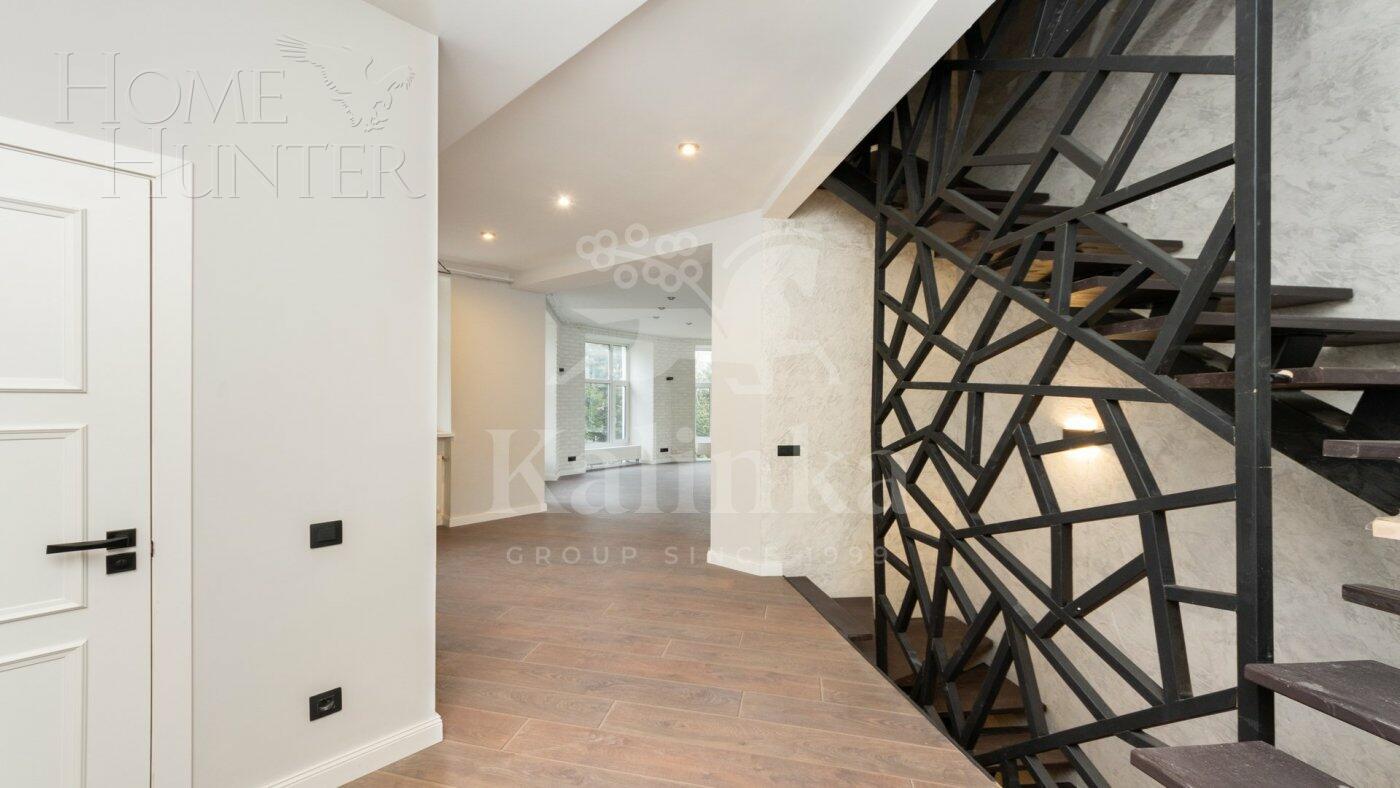 4-УРОВНЕВЫЙ ТАУНХАУС С ОТДЕЛКОЙ 370 М² НА 1 ЭТАЖЕ