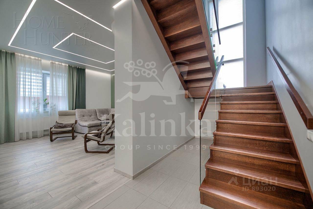 2-этажный коттедж 300 м² с отделкой