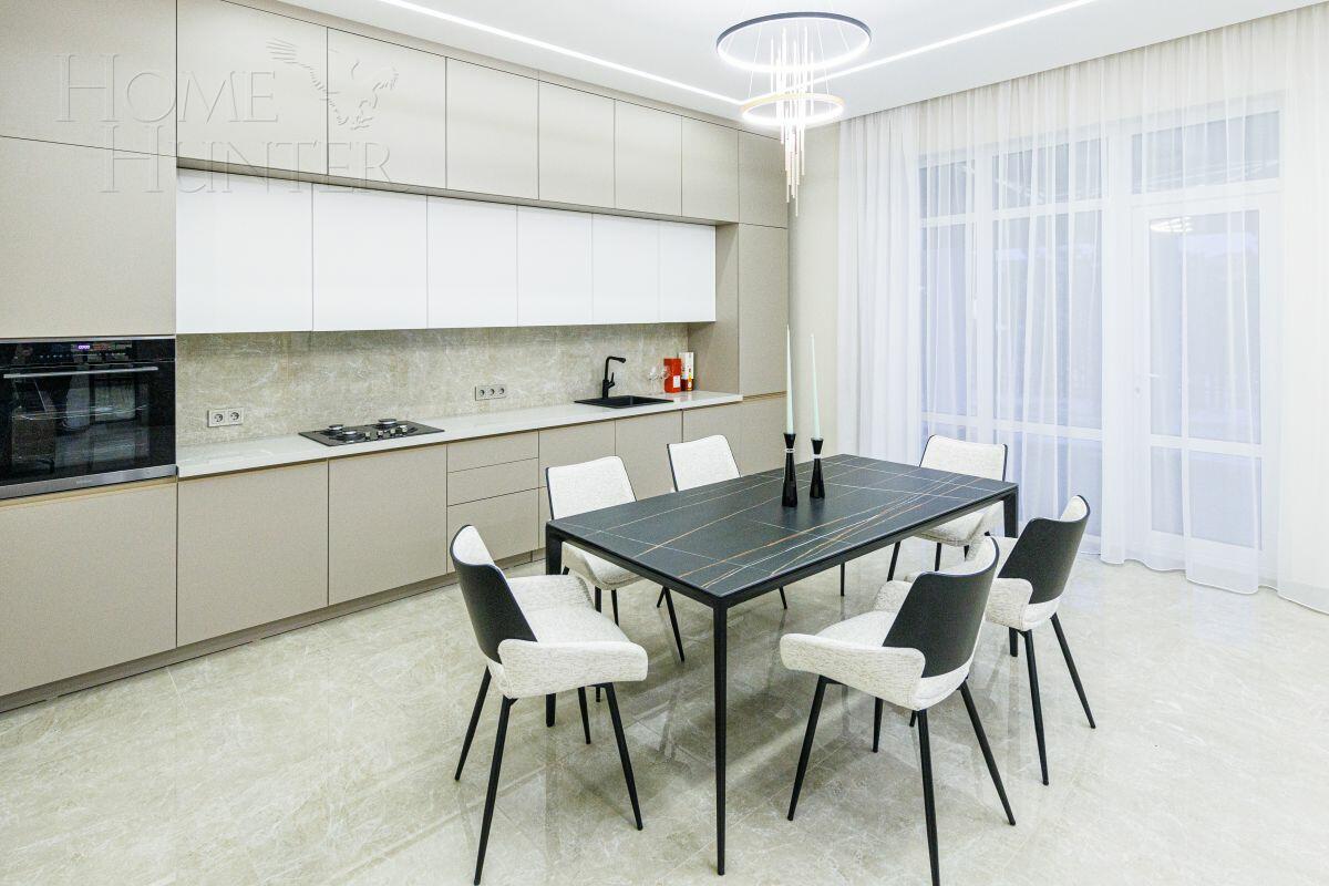 2-этажный коттедж 240 м² с отделкой