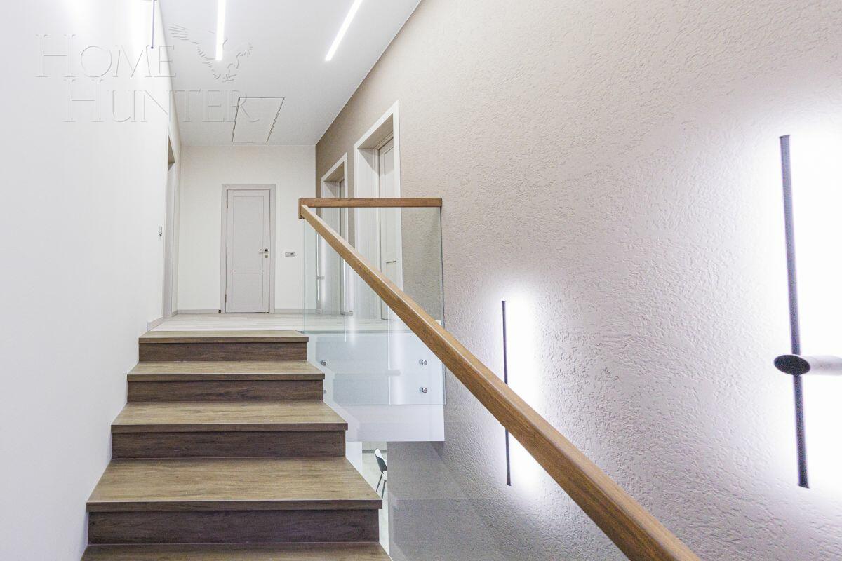 2-этажный коттедж 240 м² с отделкой