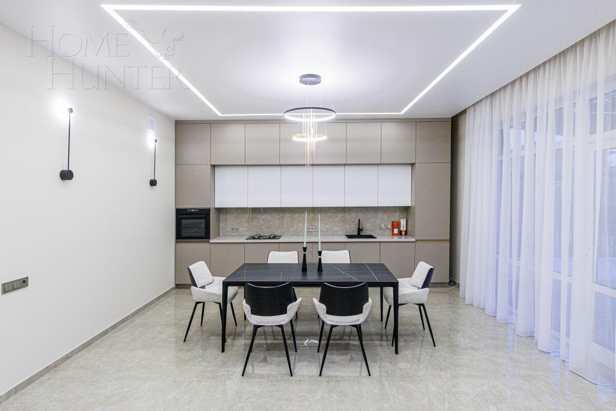 2-этажный коттедж 240 м² с отделкой