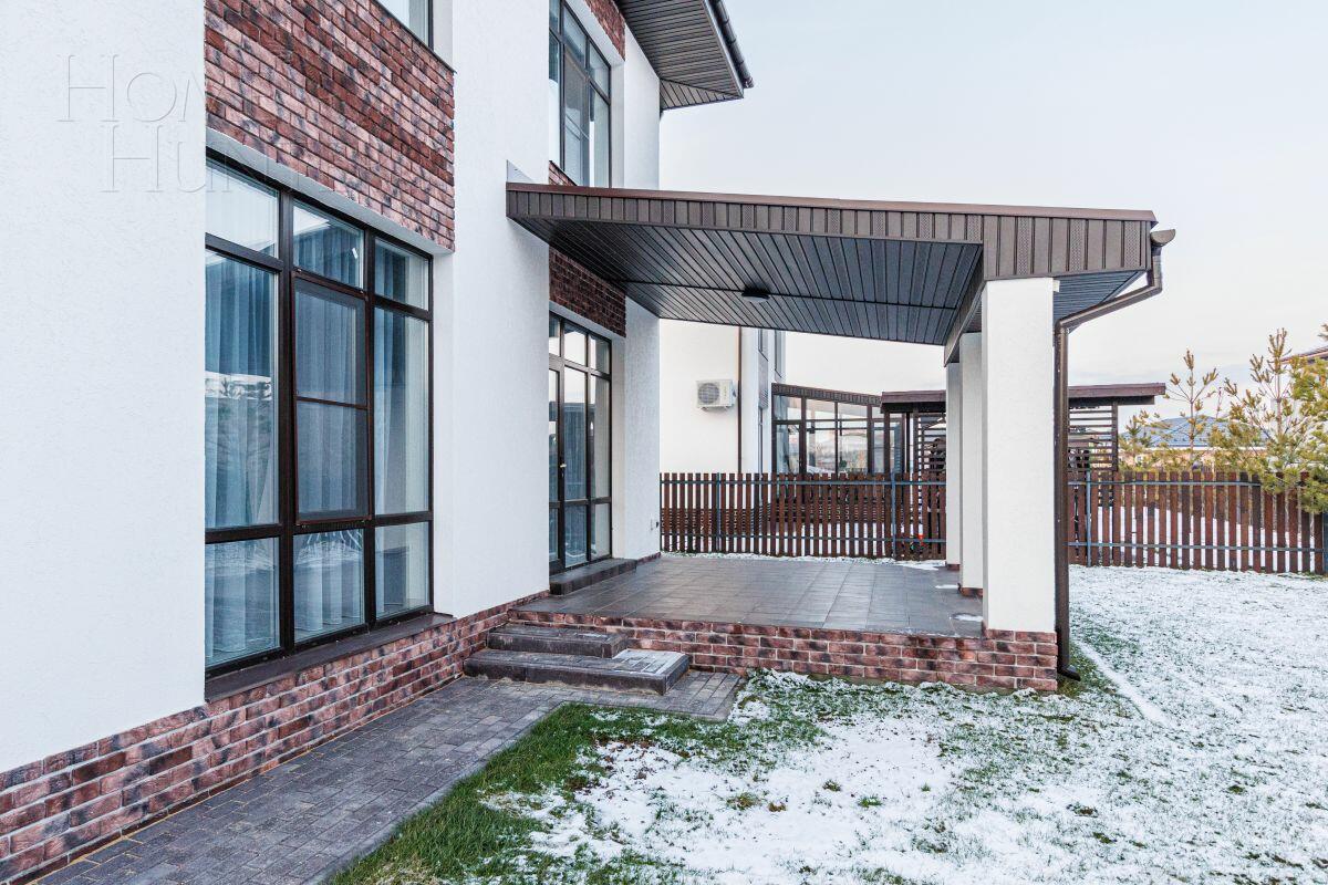 2-этажный коттедж 240 м² с отделкой