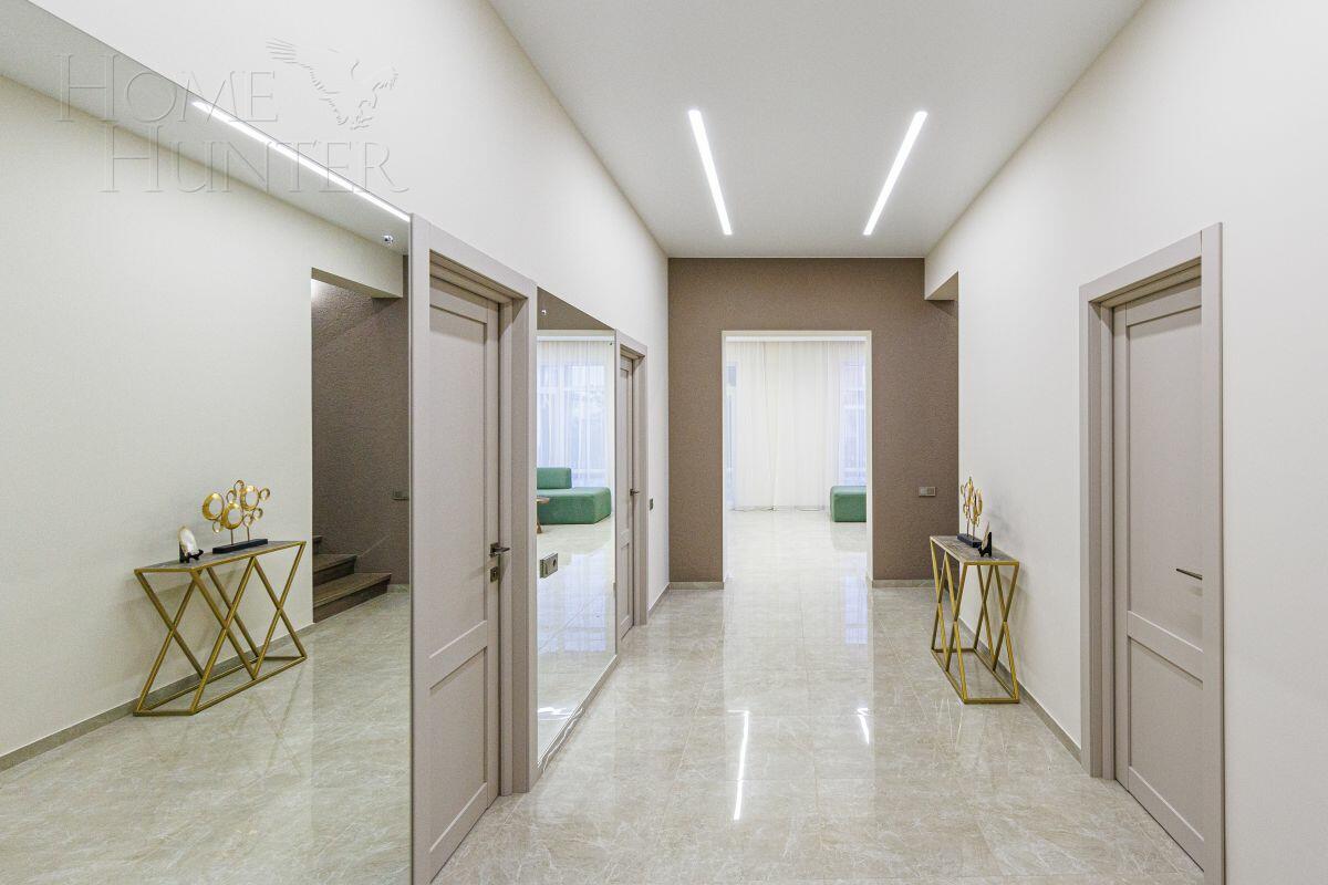 2-этажный коттедж 240 м² с отделкой