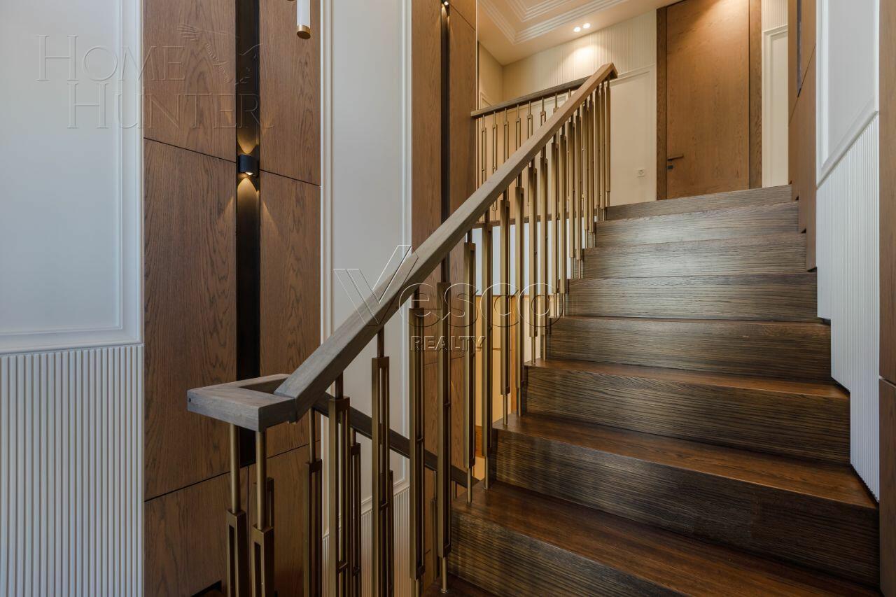 2-этажный коттедж 300 м² с отделкой