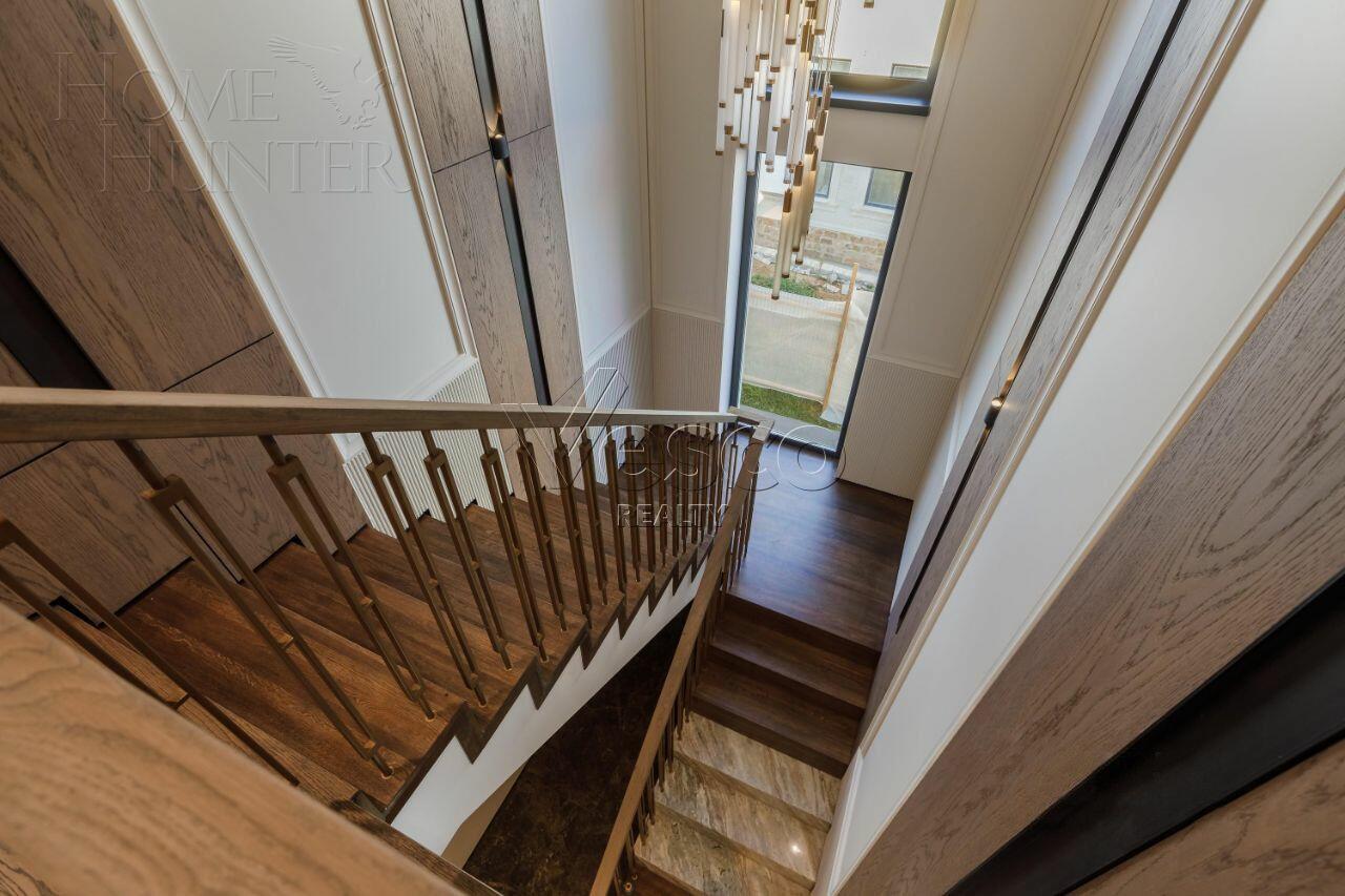 2-этажный коттедж 300 м² с отделкой