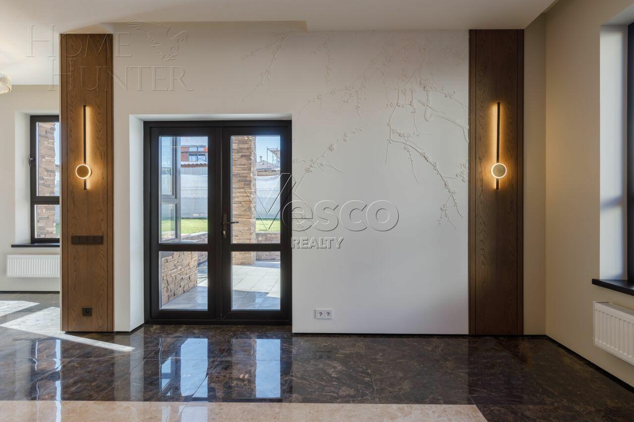 2-этажный коттедж 300 м² с отделкой