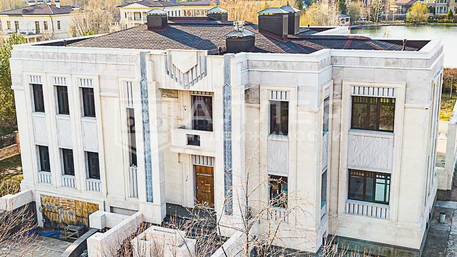 2-этажный коттедж 1 244 м² с отделкой