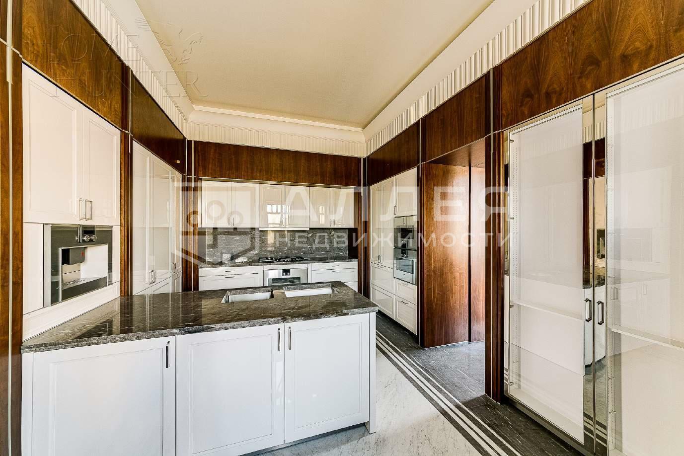 2-этажный коттедж 1 244 м² с отделкой