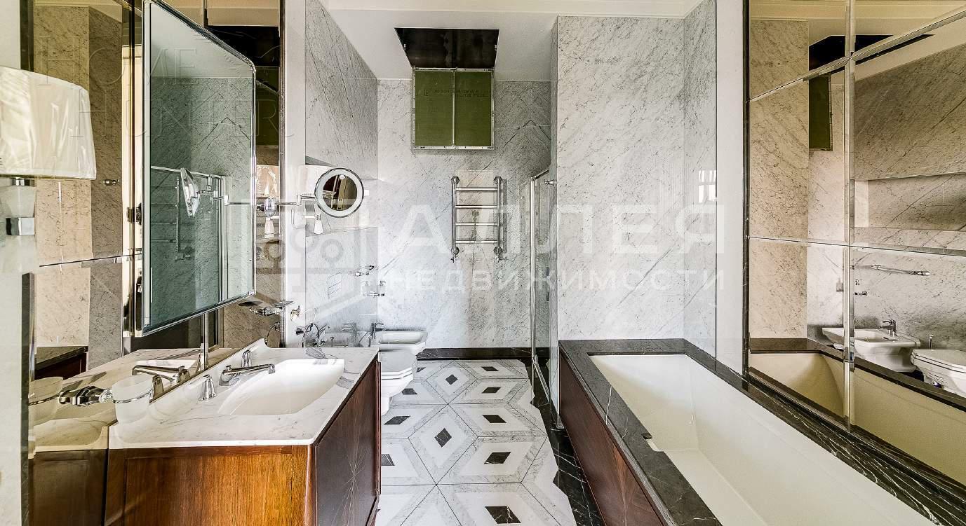 2-этажный коттедж 1 244 м² с отделкой