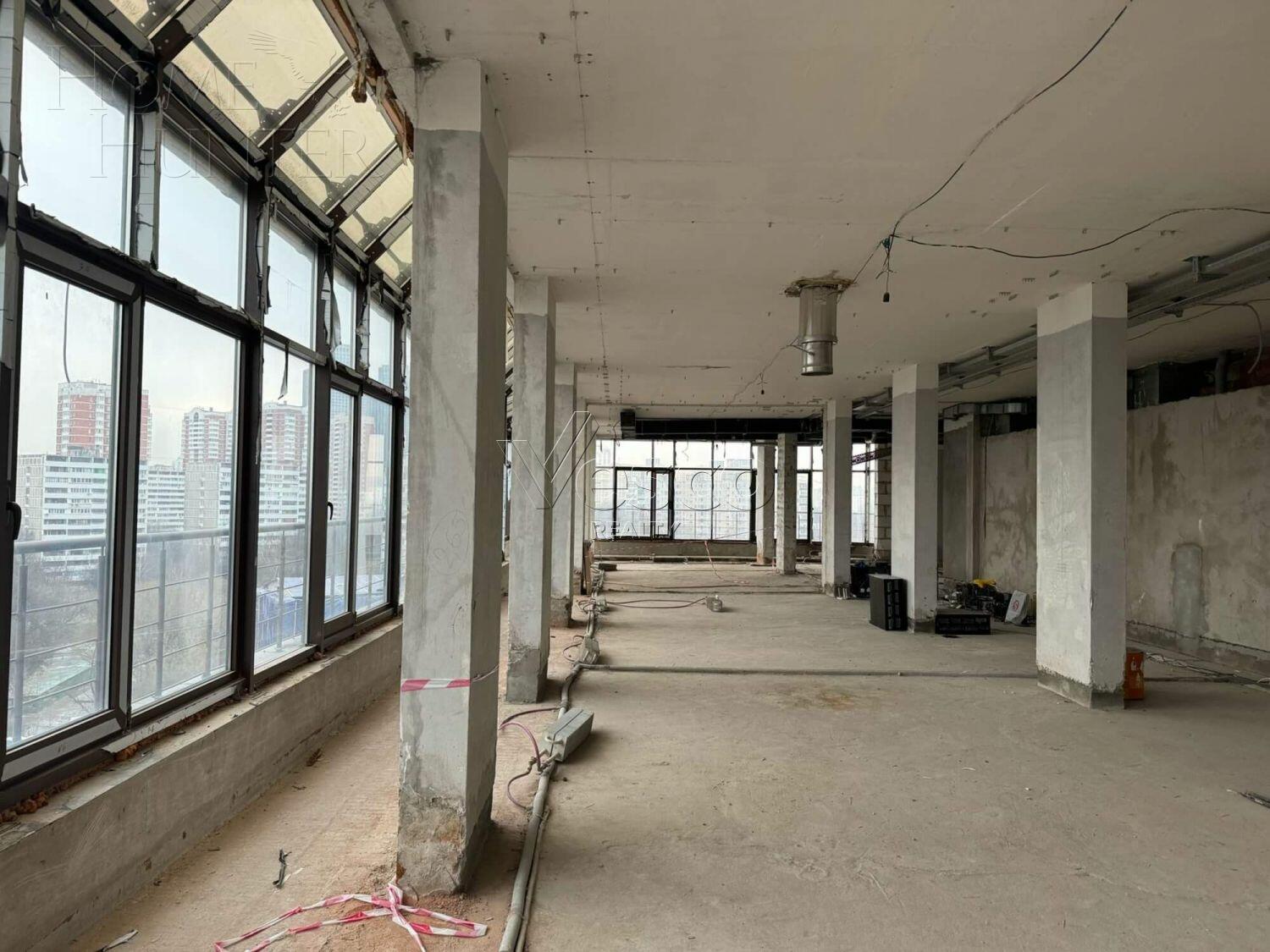 10-КОМН. ПЕНТХАУС БЕЗ ОТДЕЛКИ 690 М² НА 7 ЭТАЖЕ