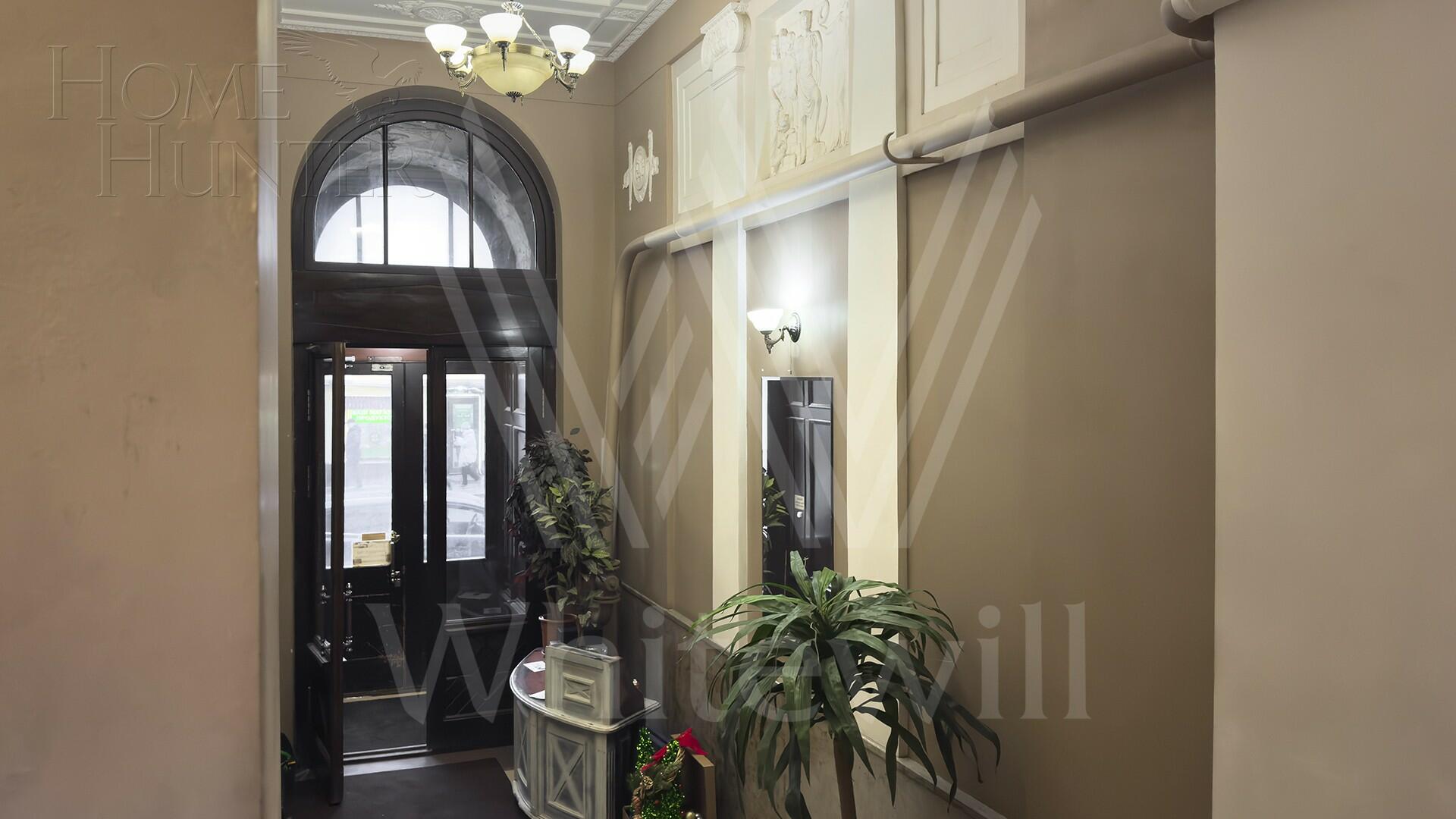 6-КОМН. КВАРТИРА С ОТДЕЛКОЙ 210 М² НА 2 ЭТАЖЕ