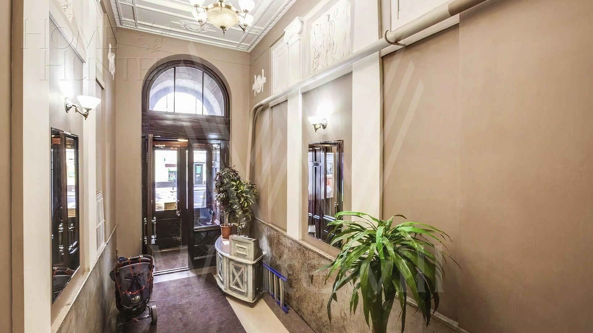 6-КОМН. КВАРТИРА С ОТДЕЛКОЙ 210 М² НА 2 ЭТАЖЕ