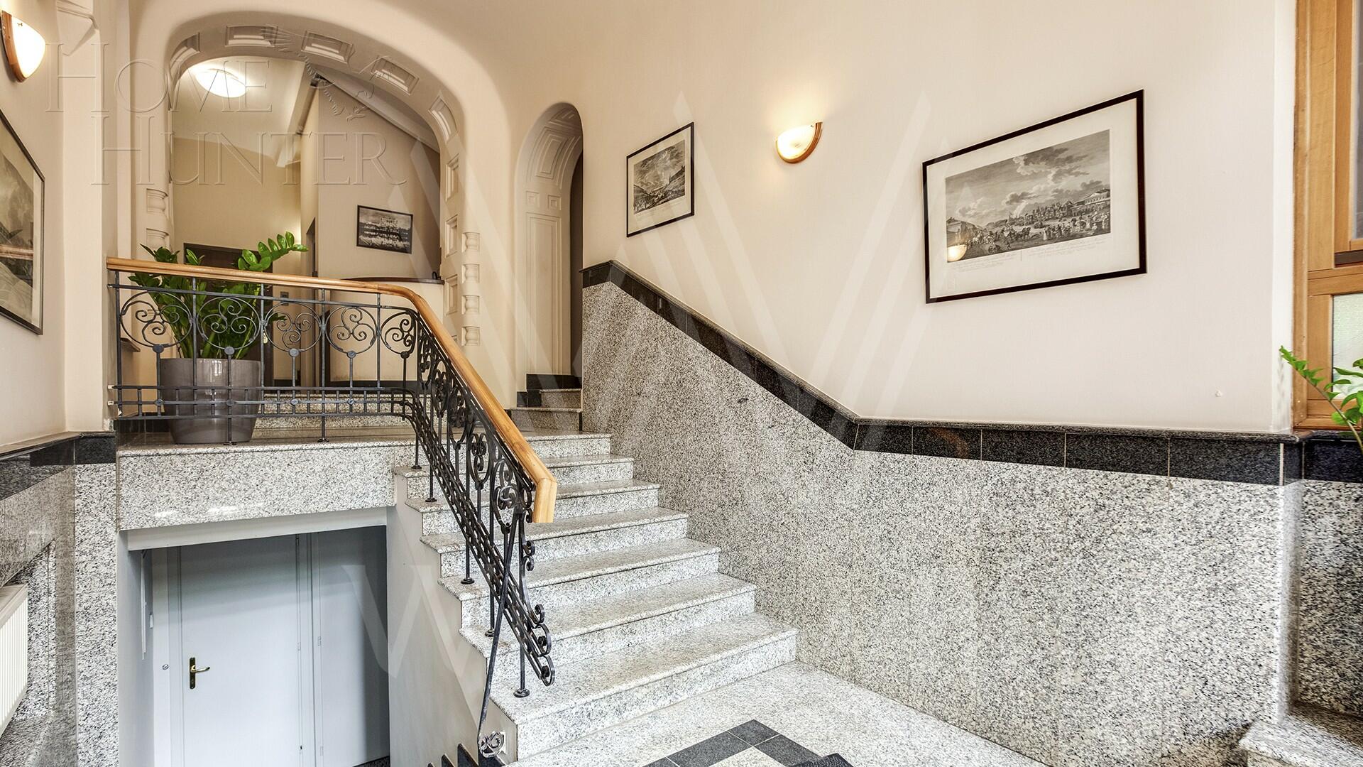 6-КОМН. КВАРТИРА С ОТДЕЛКОЙ 145 М² НА 2 ЭТАЖЕ