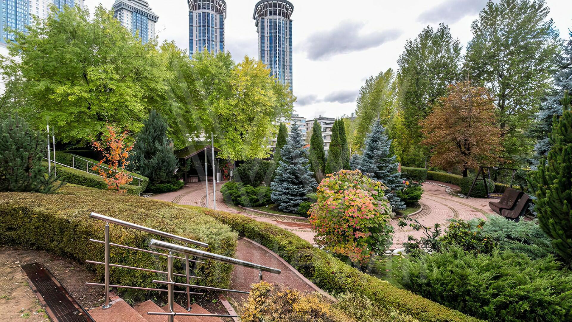 5-КОМН. КВАРТИРА С ОТДЕЛКОЙ 290 М² НА 2 ЭТАЖЕ