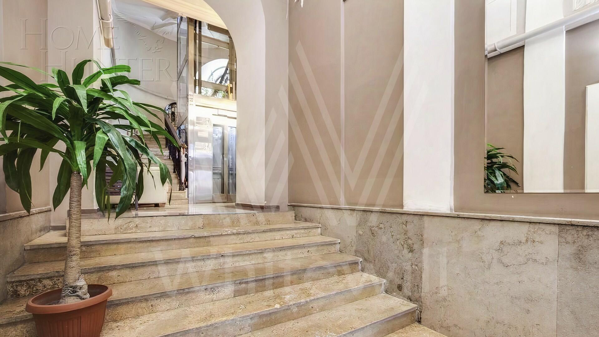 6-КОМН. КВАРТИРА С ОТДЕЛКОЙ 210 М² НА 2 ЭТАЖЕ