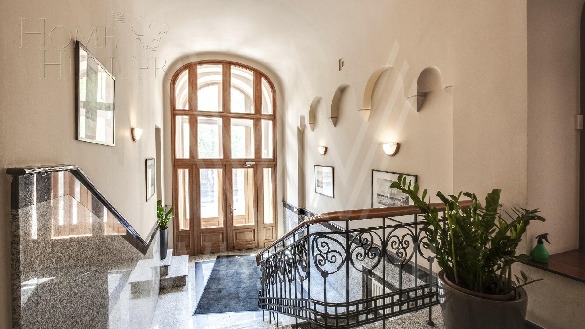 6-КОМН. КВАРТИРА С ОТДЕЛКОЙ 145 М² НА 2 ЭТАЖЕ