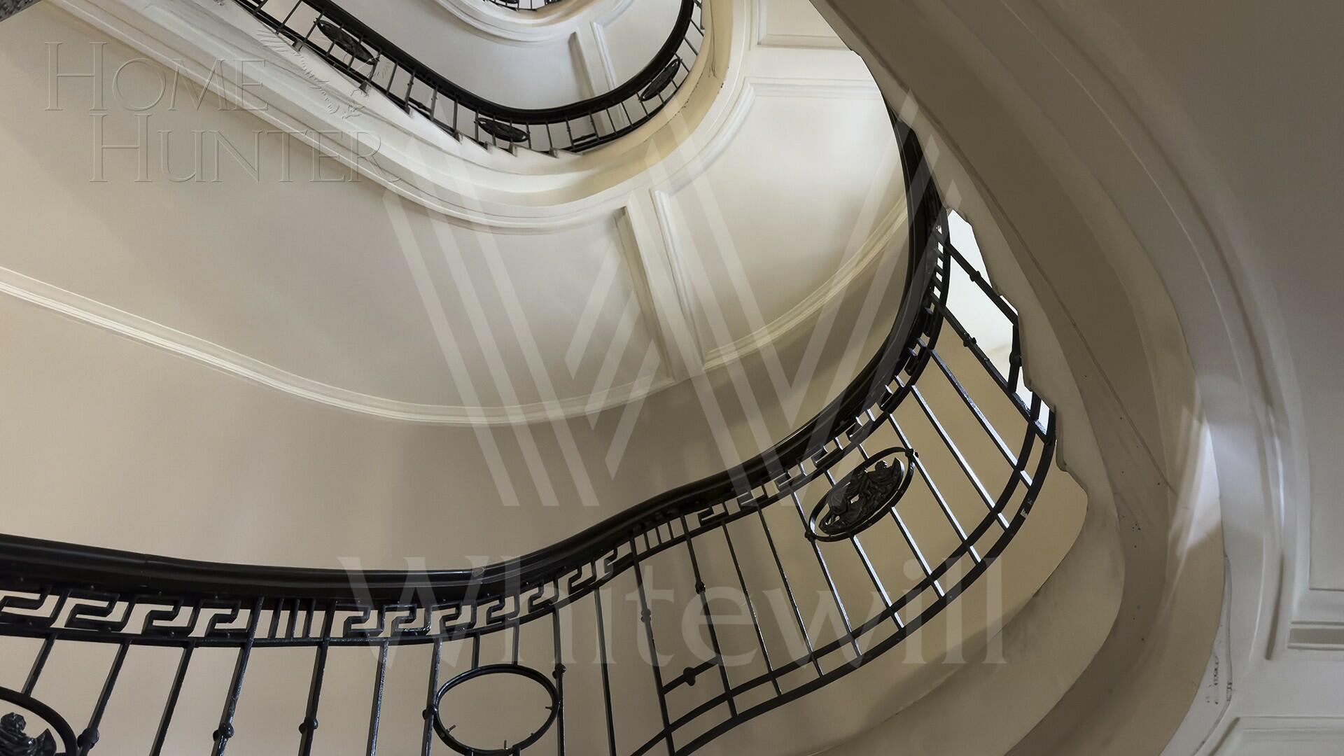 6-КОМН. КВАРТИРА С ОТДЕЛКОЙ 210 М² НА 2 ЭТАЖЕ