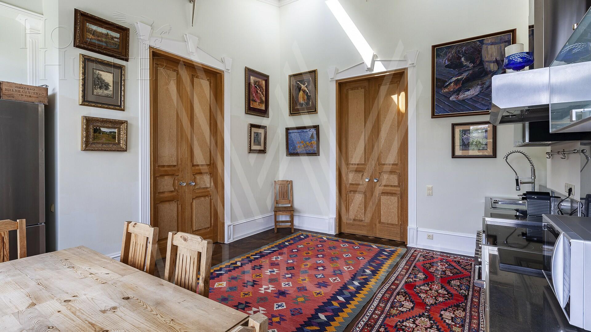 5-КОМН. КВАРТИРА С ОТДЕЛКОЙ 274 М² НА 4 ЭТАЖЕ