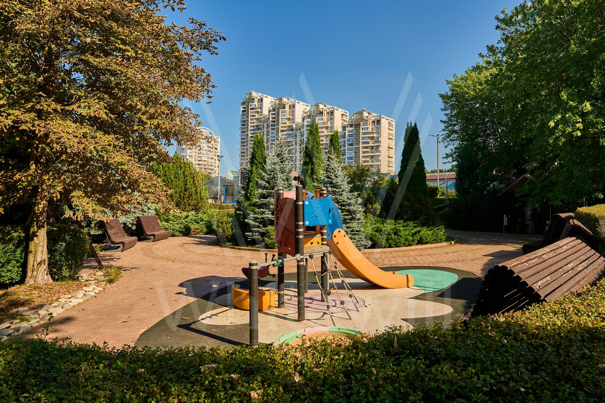 5-КОМН. КВАРТИРА С ОТДЕЛКОЙ 290 М² НА 2 ЭТАЖЕ