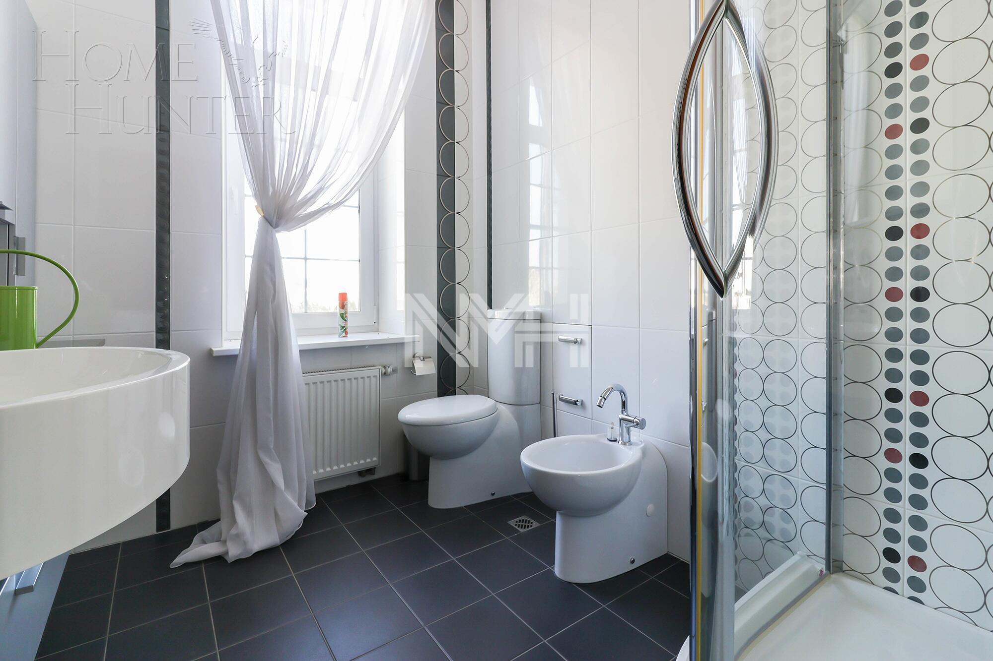 3-этажный коттедж 1 238 м² с отделкой