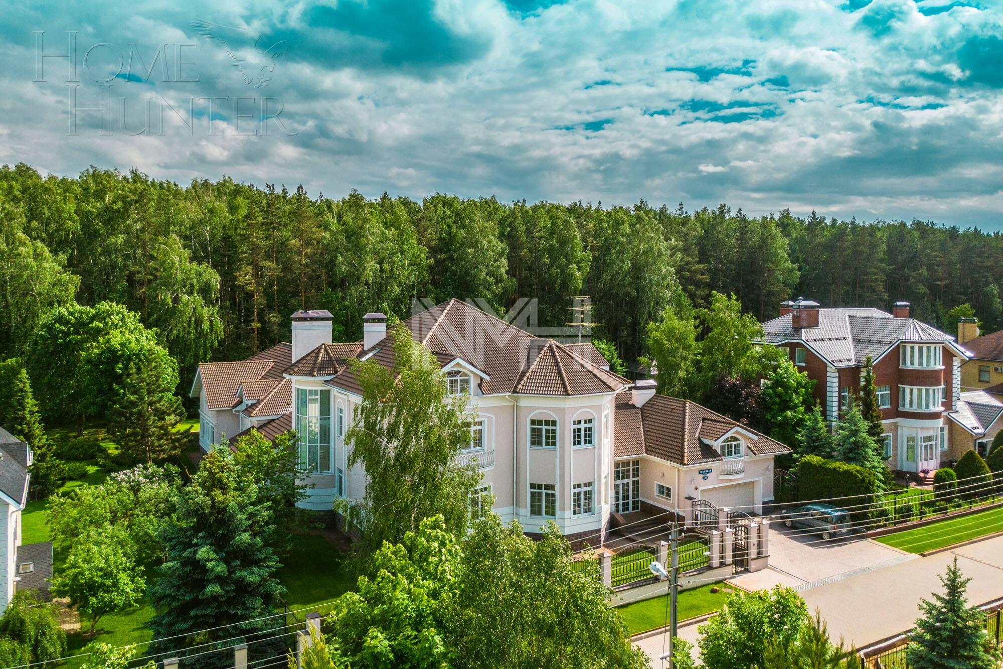 3-этажный коттедж 1 238 м² с отделкой