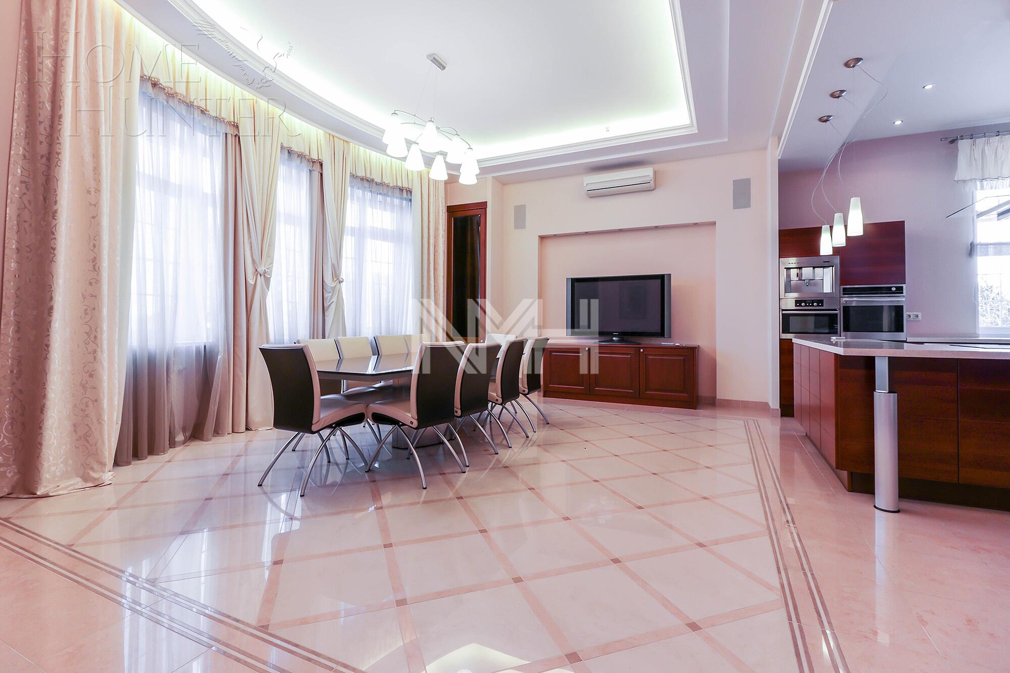 3-этажный коттедж 1 238 м² с отделкой