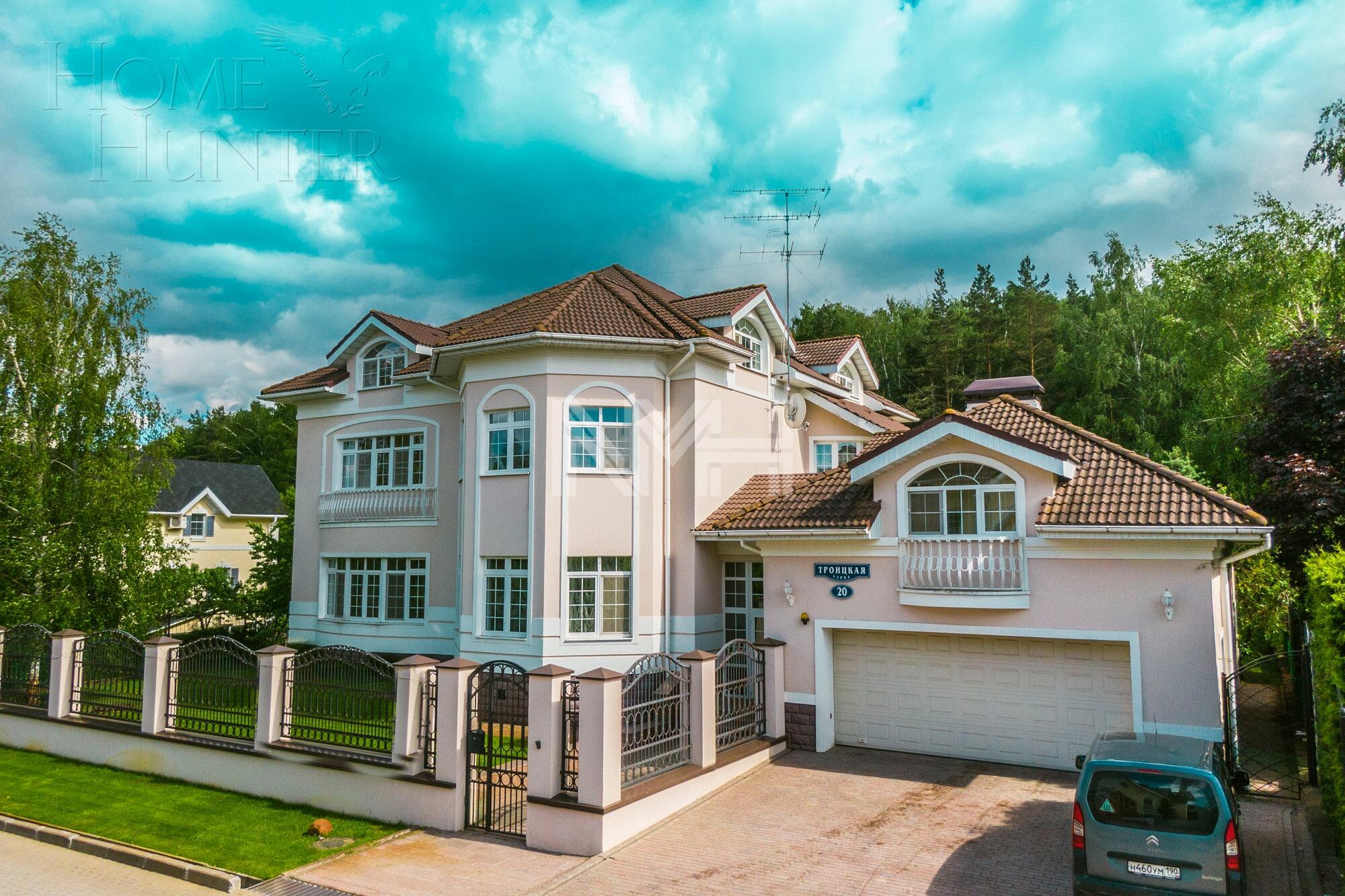 3-этажный коттедж 1 238 м² с отделкой