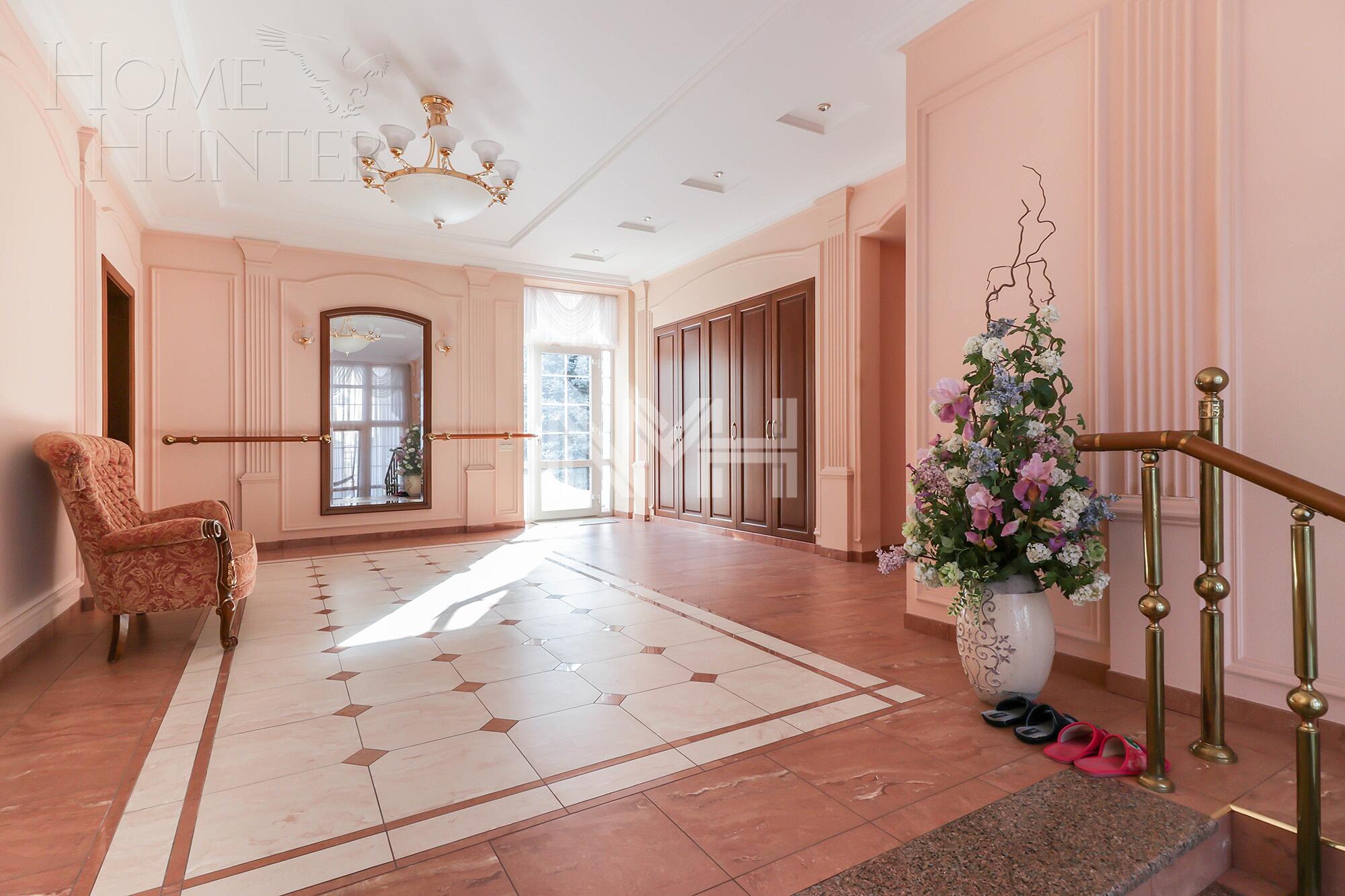 3-этажный коттедж 1 238 м² с отделкой