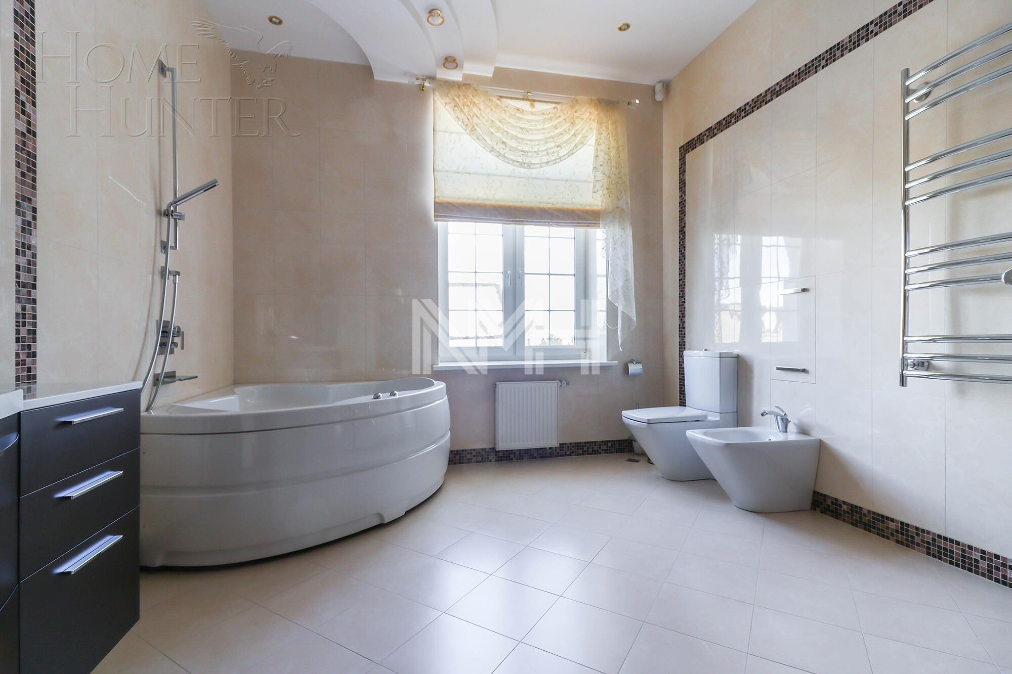 3-этажный коттедж 1 238 м² с отделкой