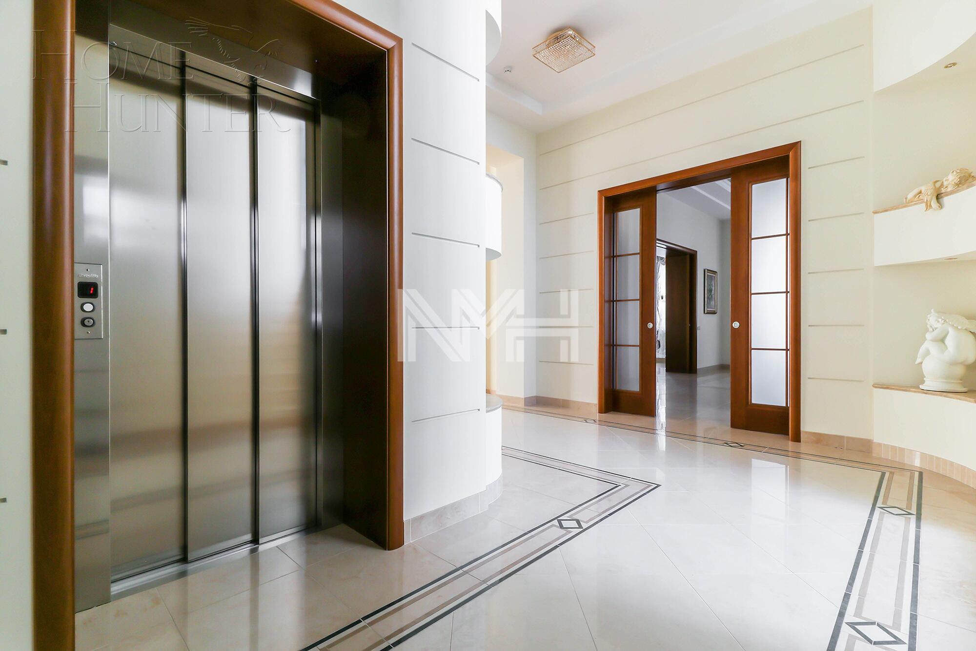 3-этажный коттедж 1 238 м² с отделкой