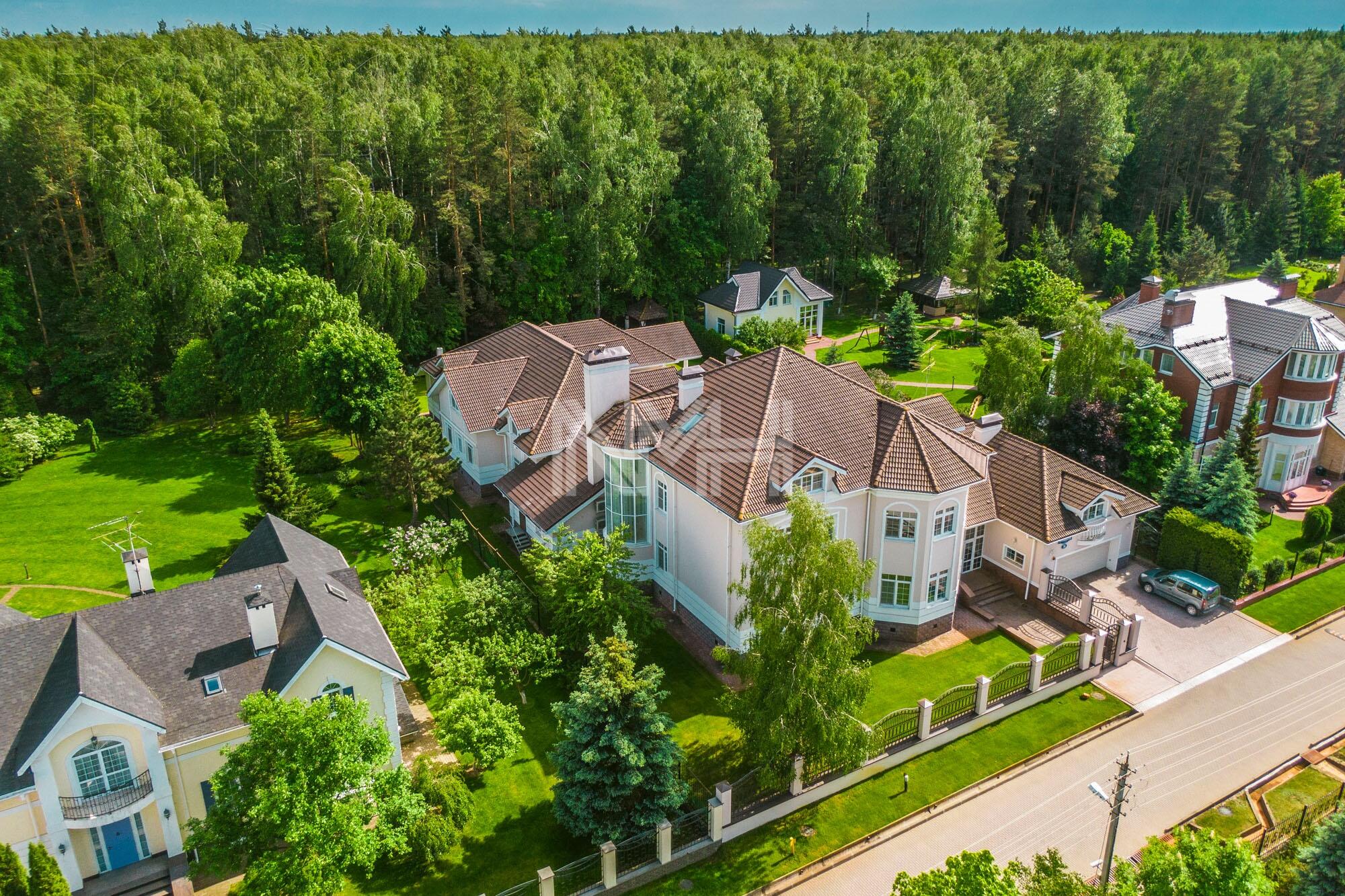 3-этажный коттедж 1 238 м² с отделкой