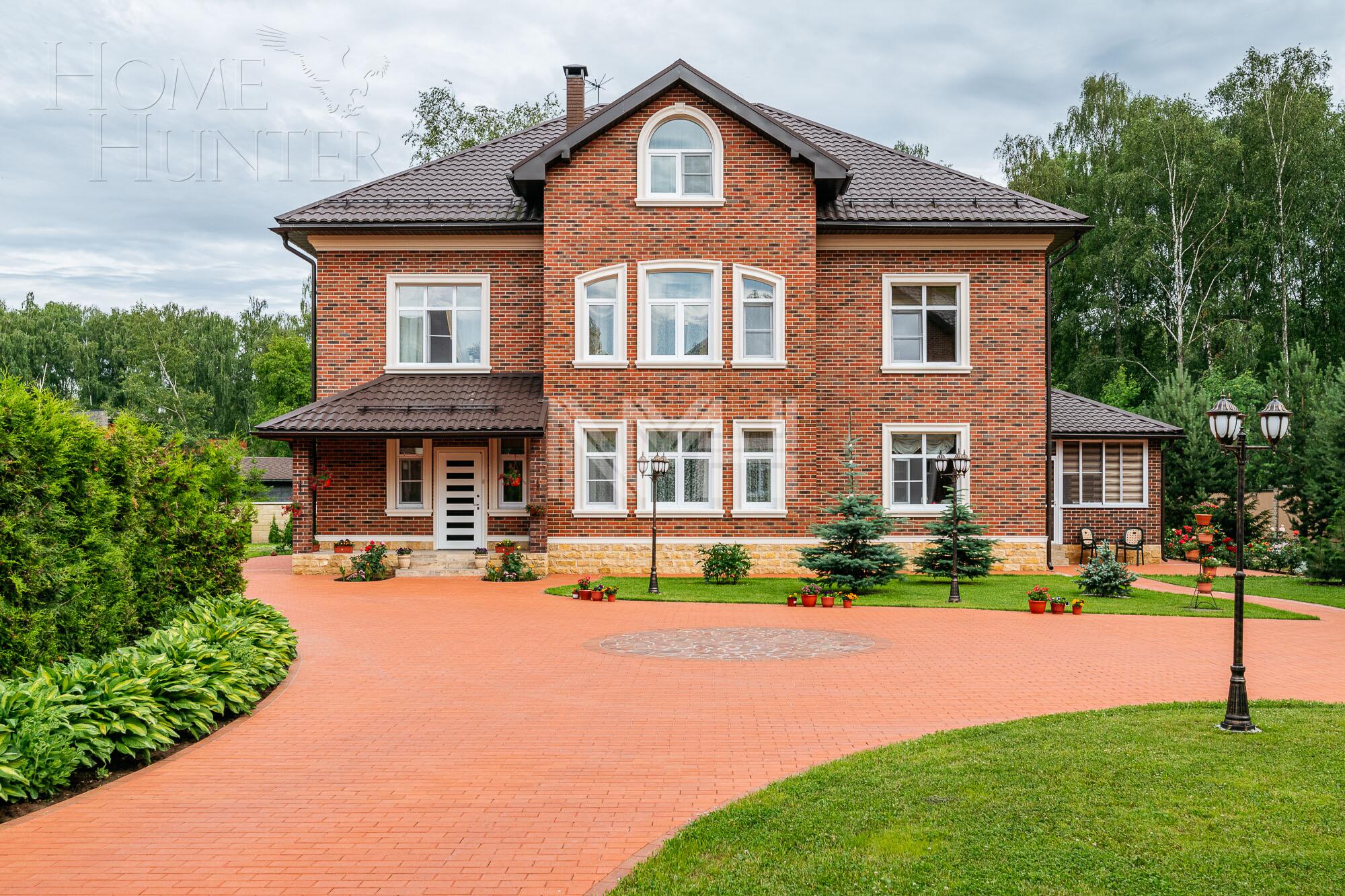 2-этажный коттедж 1 300 м² с отделкой