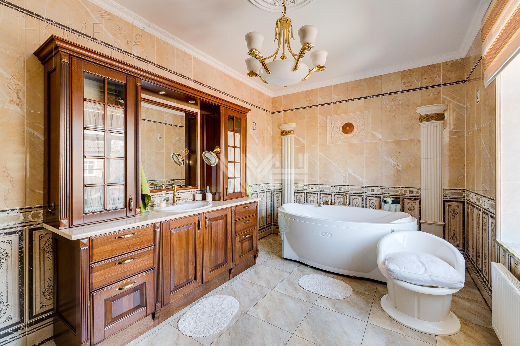 2-этажный коттедж 1 300 м² с отделкой