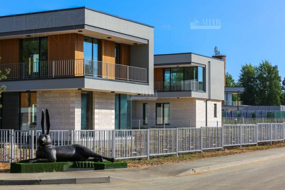 2-этажный коттедж 319.7 м² без отделки