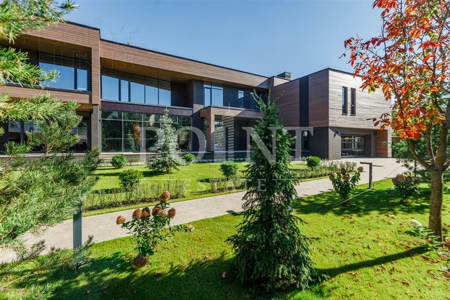 2-этажный коттедж 1 300 м² без отделки