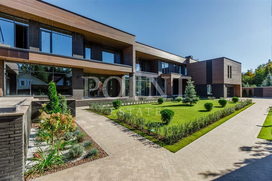 2-этажный коттедж 1 300 м² без отделки