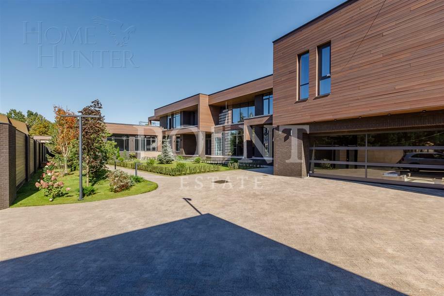 2-этажный коттедж 1 300 м² без отделки